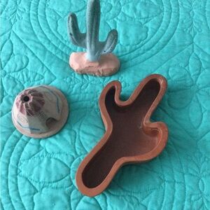 Southwestern 3 piece decor set.